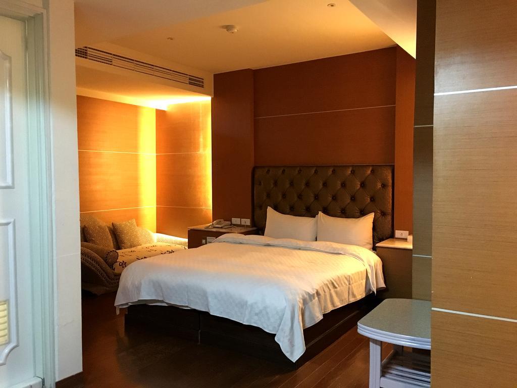 Zaw Jung Business Hotel Taichung Exterior foto