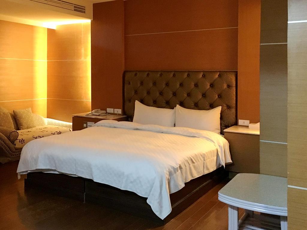 Zaw Jung Business Hotel Taichung Exterior foto