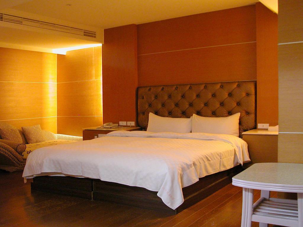 Zaw Jung Business Hotel Taichung Exterior foto
