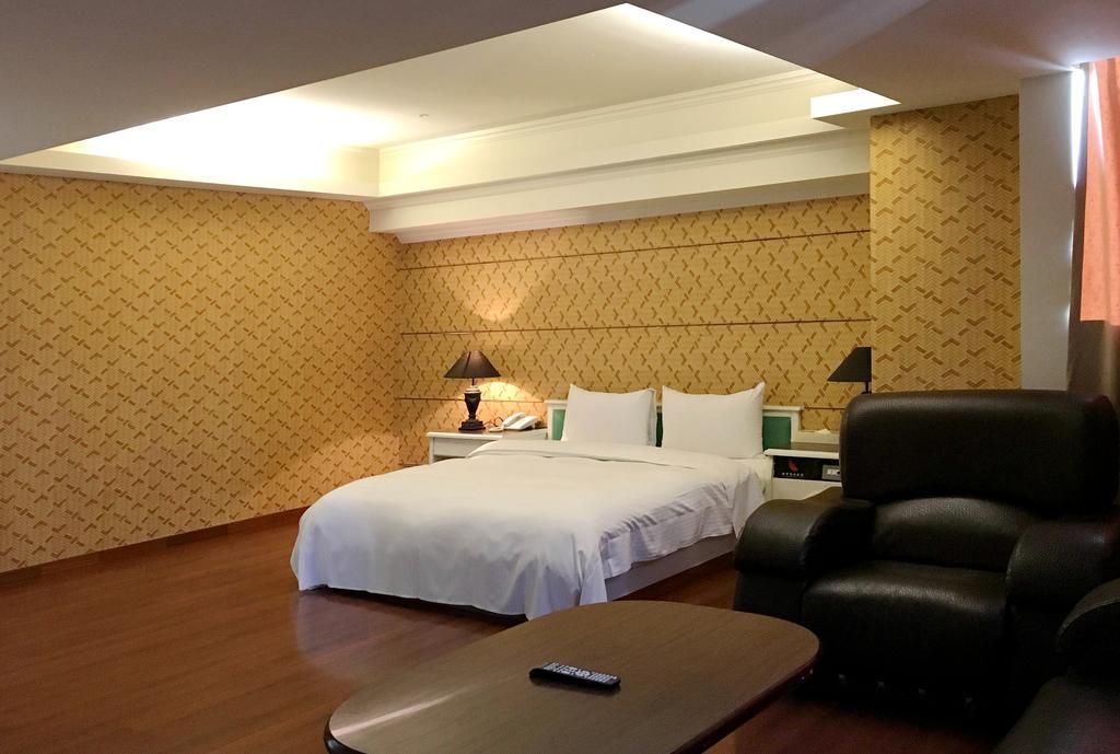 Zaw Jung Business Hotel Taichung Exterior foto