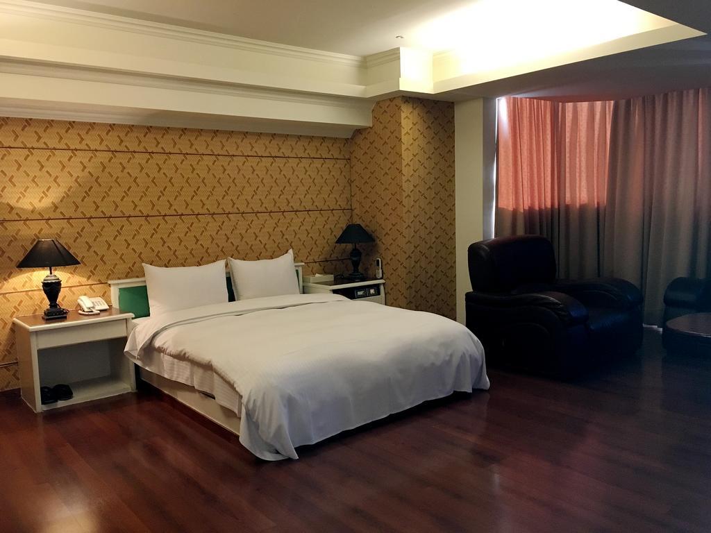 Zaw Jung Business Hotel Taichung Exterior foto