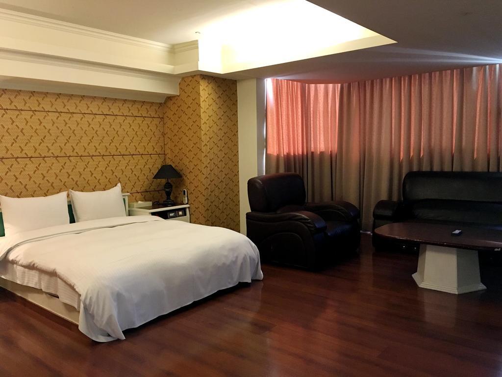 Zaw Jung Business Hotel Taichung Exterior foto