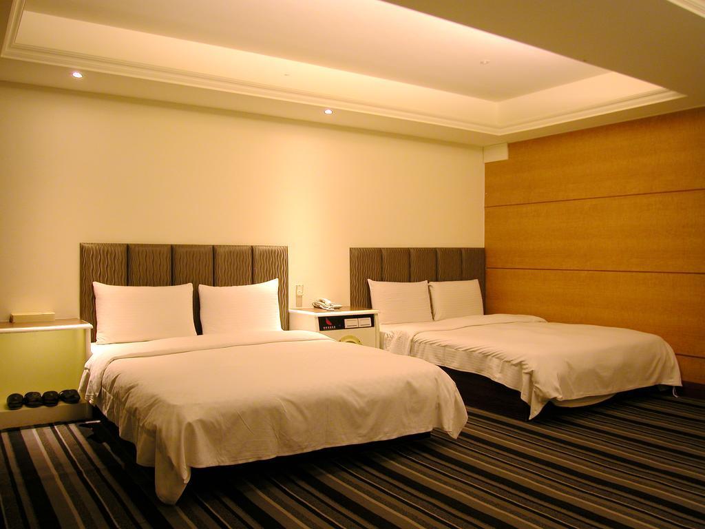Zaw Jung Business Hotel Taichung Exterior foto