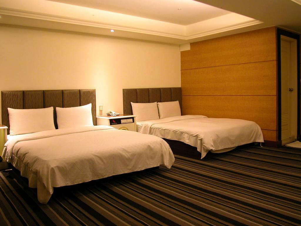 Zaw Jung Business Hotel Taichung Exterior foto