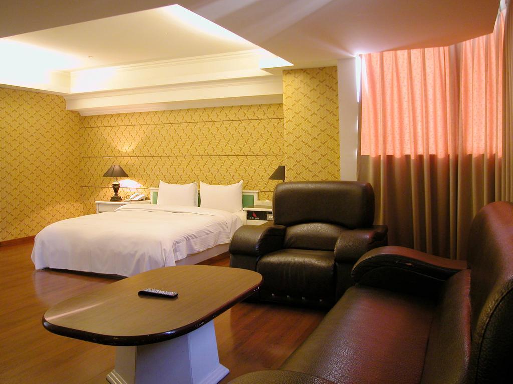Zaw Jung Business Hotel Taichung Exterior foto