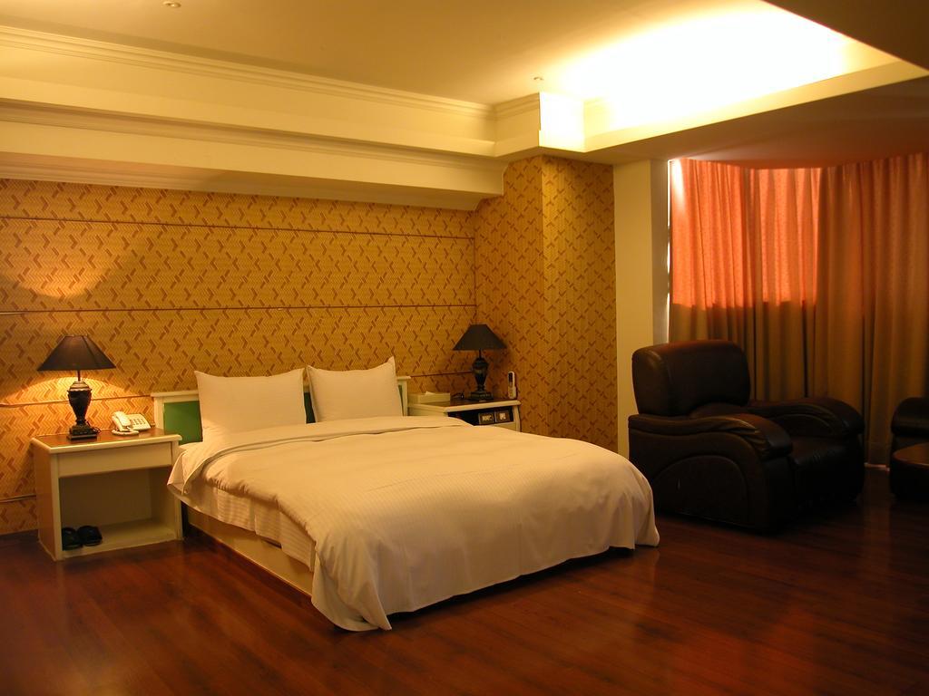 Zaw Jung Business Hotel Taichung Exterior foto