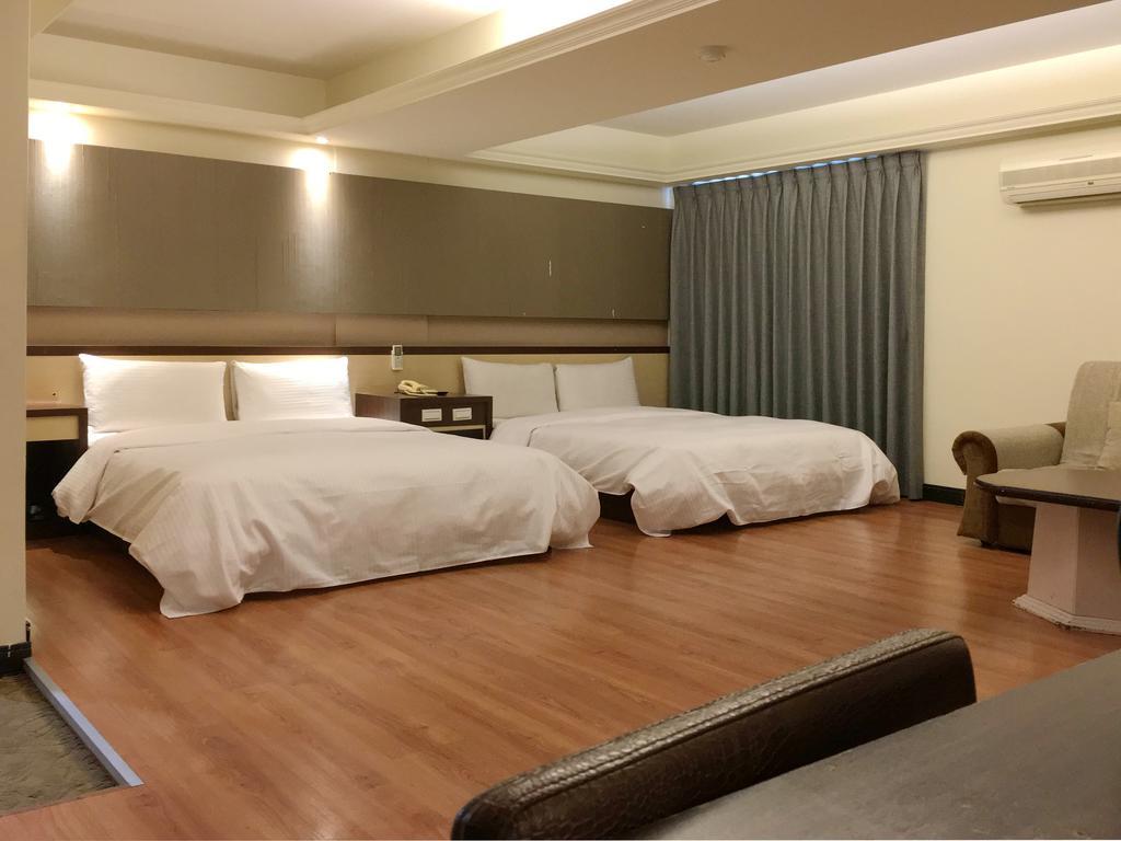 Zaw Jung Business Hotel Taichung Exterior foto