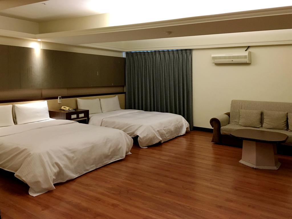 Zaw Jung Business Hotel Taichung Exterior foto