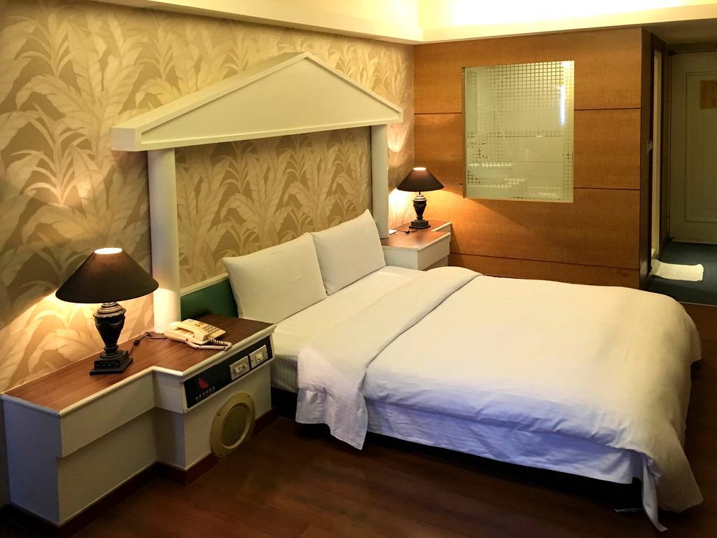 Zaw Jung Business Hotel Taichung Exterior foto
